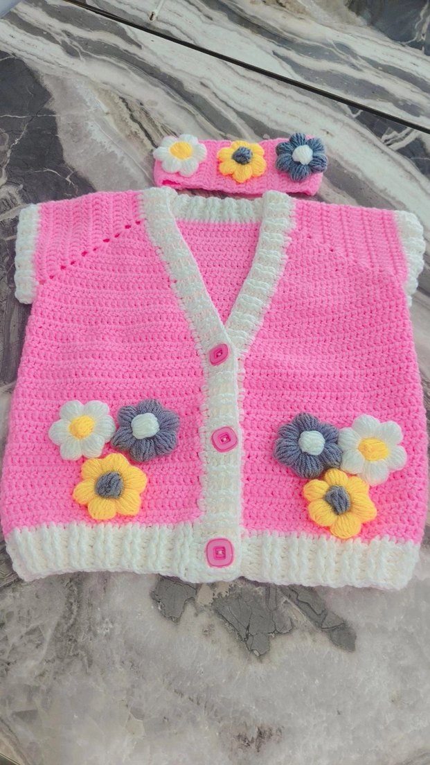 Çiçek Nakışlı Pembe Örgü Kız Yeleği - Görsel 2