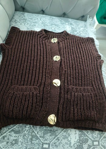 Düğmeli Kahverengi Örgü Yelek - Görsel 4