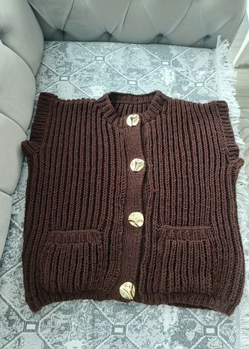Düğmeli Kahverengi Örgü Yelek - Görsel 2