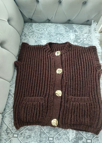 Düğmeli Kahverengi Örgü Yelek - Görsel 3