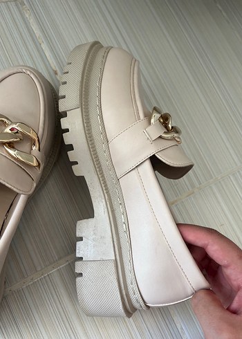 Beyaz Zincir Detaylı Kız Loafer Ayakkabı - Görsel 5