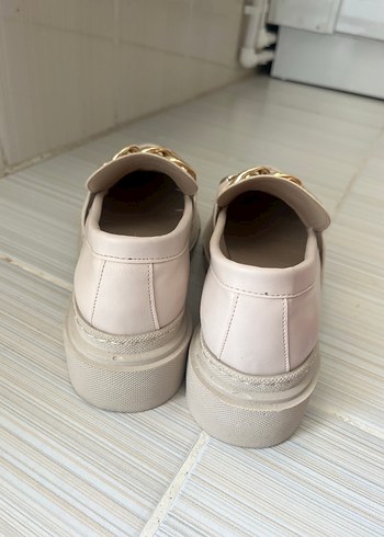 Beyaz Zincir Detaylı Kız Loafer Ayakkabı - Görsel 3