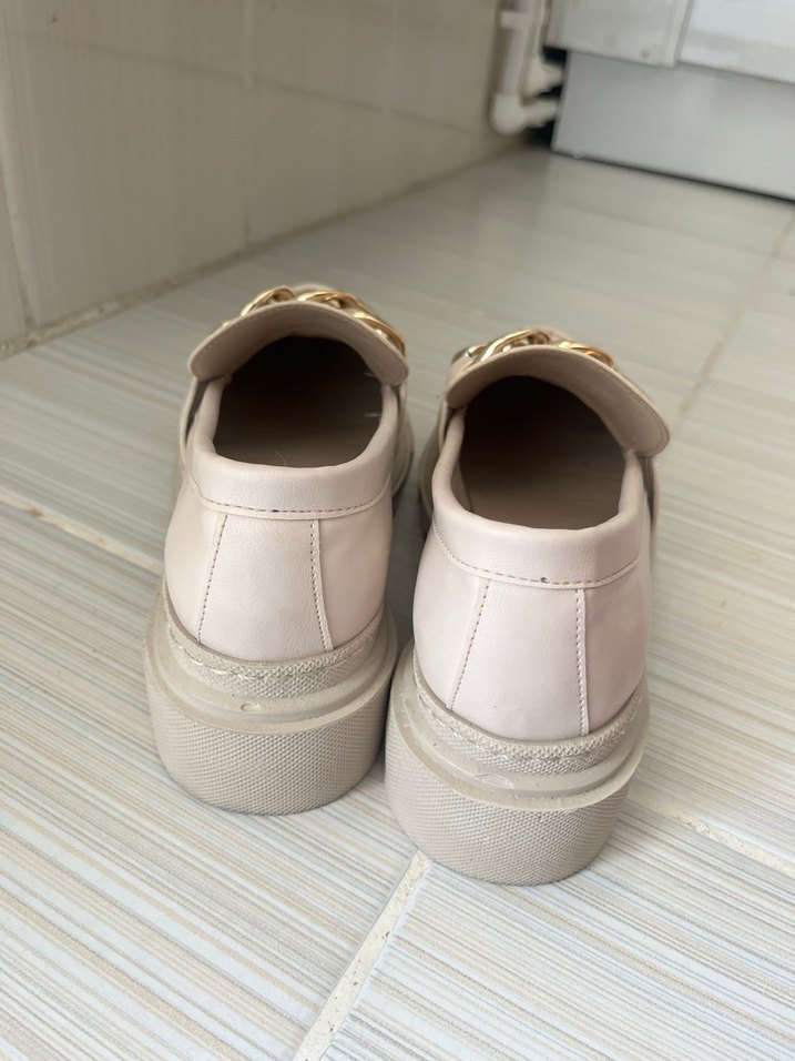 Beyaz Zincir Detaylı Kız Loafer Ayakkabı - Görsel 3