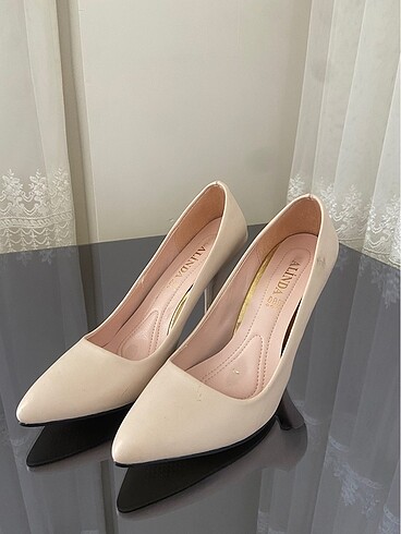 Pudra rengi stiletto