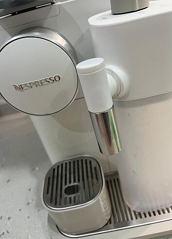 Nespresso kahve makinesi Gran lattisima f541