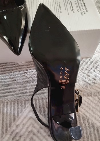 Polaris Klasik Siyah Parlak Stiletto Yılan Desenli