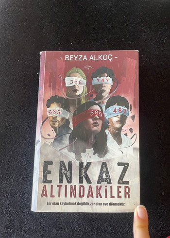 Enkaz Altındakiler - Beyza Alkoç
