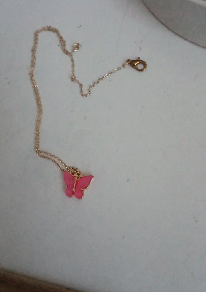 Pembe Zincir Detaylı Minimalist Kelebek Kolye - Görsel 3