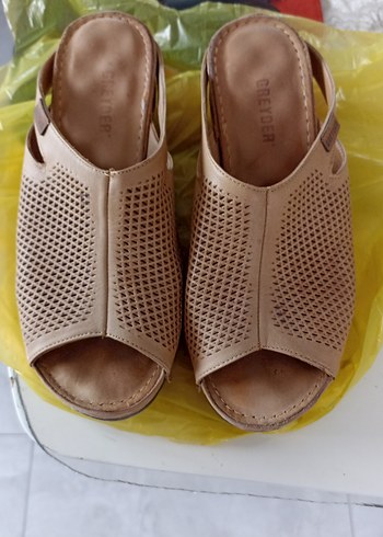 Bej Kadın Dolgu Topuklu Sandalet