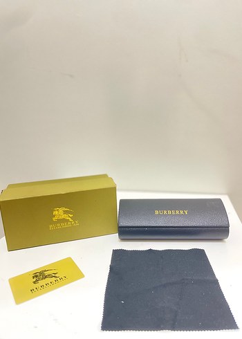 Burberry Kadın Parlak Altın Gözlük Kutusu