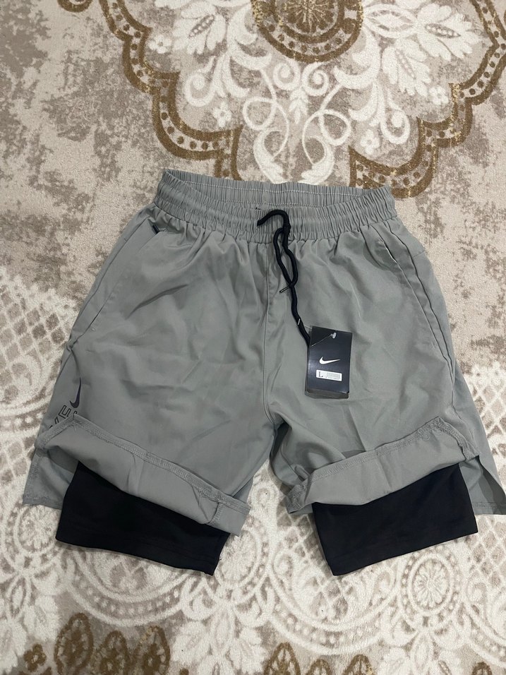 Gri Nike Spor Şort, Bol Kesim, Kemerli - Görsel 5