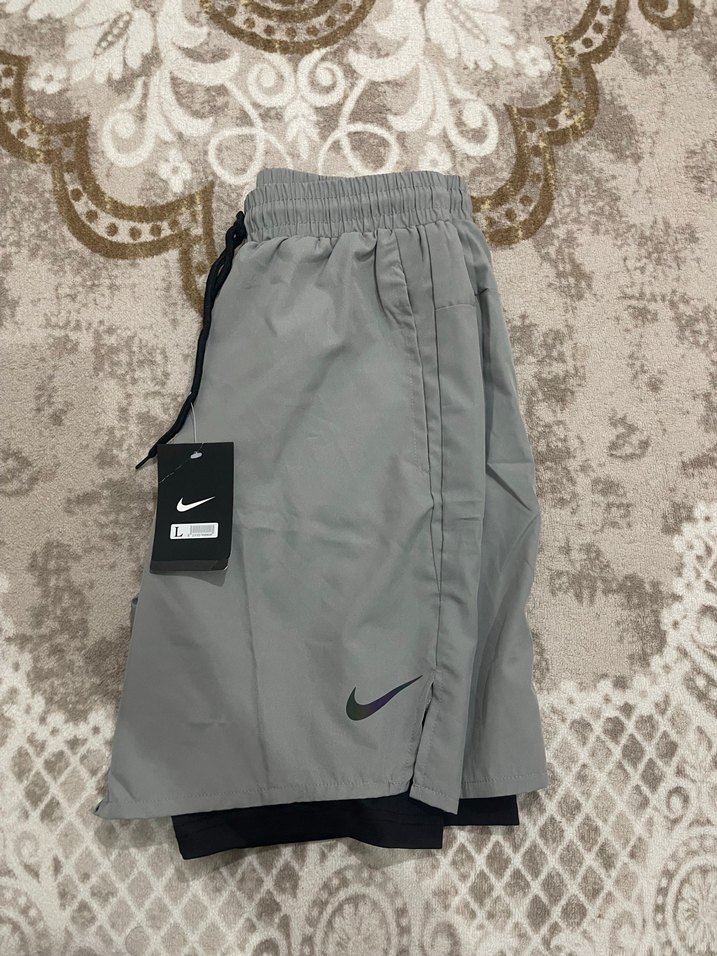 Gri Nike Spor Şort, Bol Kesim, Kemerli - Görsel 2