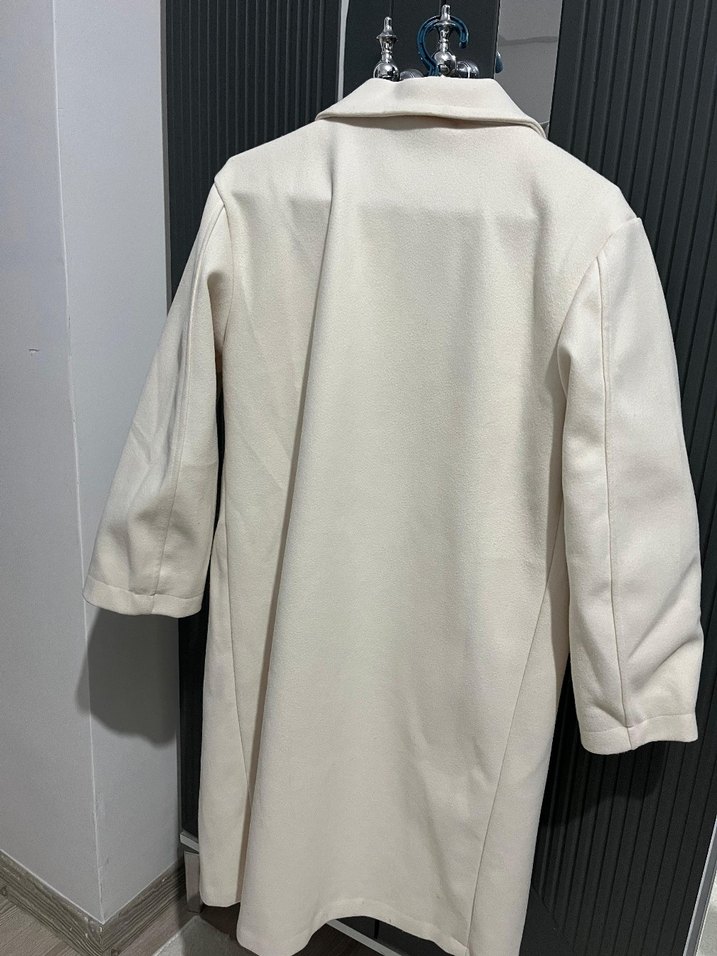 Düğmeli Beyaz Midi Kadın Kaban - Görsel 3