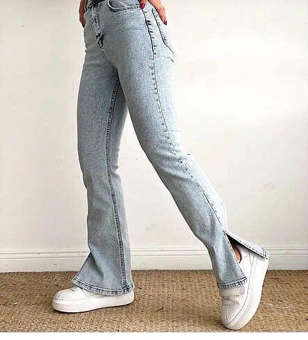 Yırtmaçlı jean pantolon