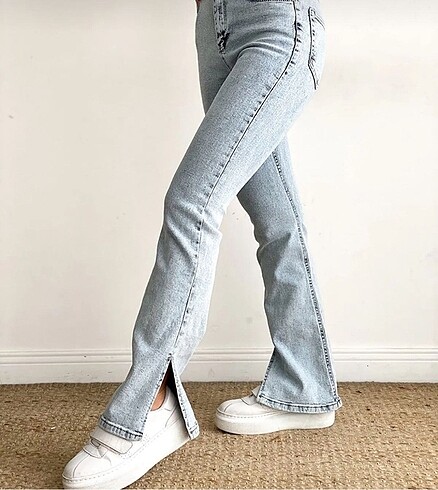 30 Beden Yırtmaçlı jean pantolon