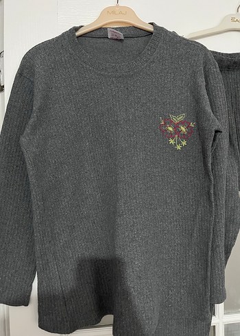 Gri Nakışlı Kadın Salaş Triko Kazak - Görsel 3