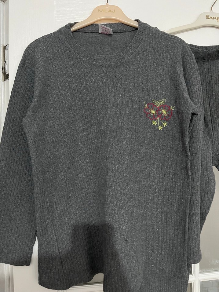 Gri Nakışlı Kadın Salaş Triko Kazak - Görsel 3