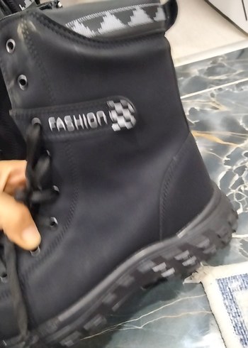 Siyah Bağcıklı  Kauçuk Bot - Görsel 4