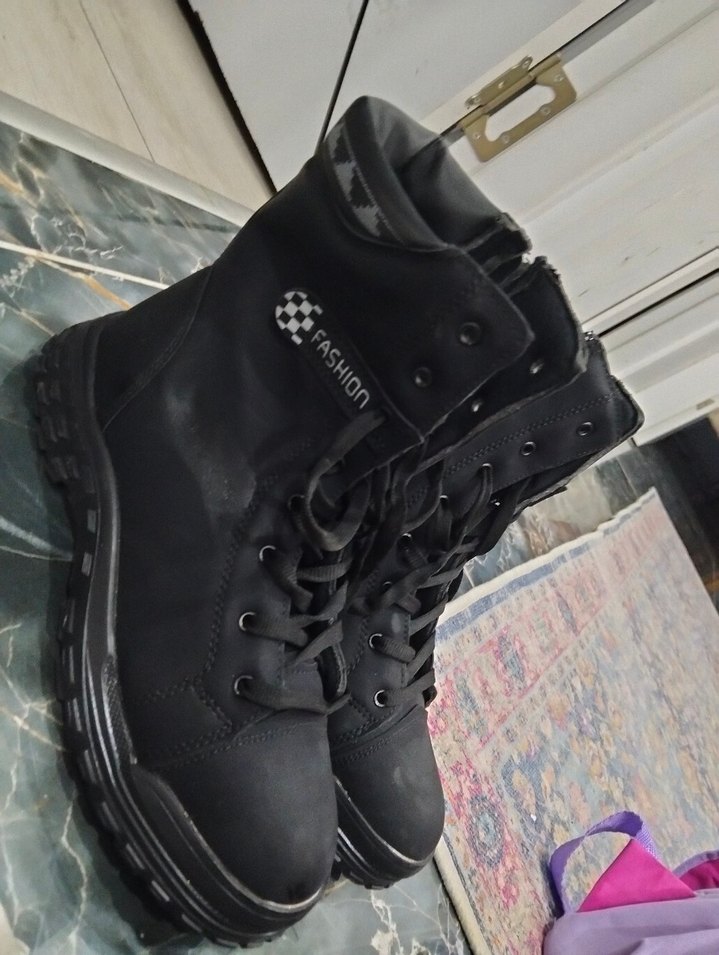 Siyah Bağcıklı  Kauçuk Bot - Görsel 2