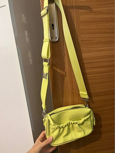Bershka omuz çantası