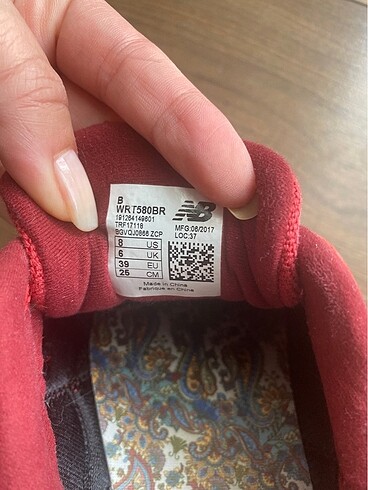 39 Beden kırmızı Renk New balance orjinal