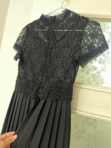 Siyah üst tarafı güpür detaylı içi astarlı şifon düğünlük elbise - Görsel 7