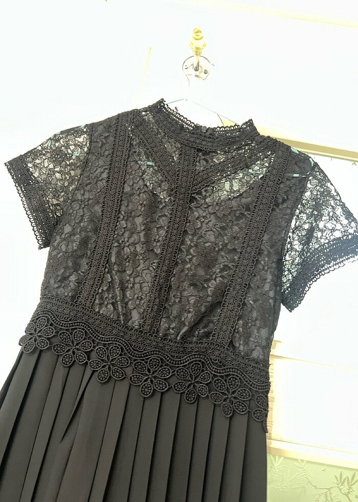 Siyah üst tarafı güpür detaylı içi astarlı şifon düğünlük elbise - Görsel 4