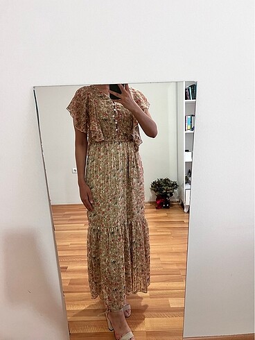 Uzun şifon pileli kolsuz yazlık elbise - Görsel 6