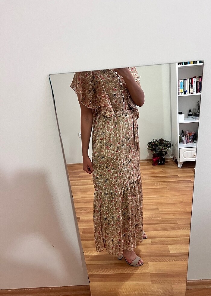 Uzun şifon pileli kolsuz yazlık elbise - Görsel 5