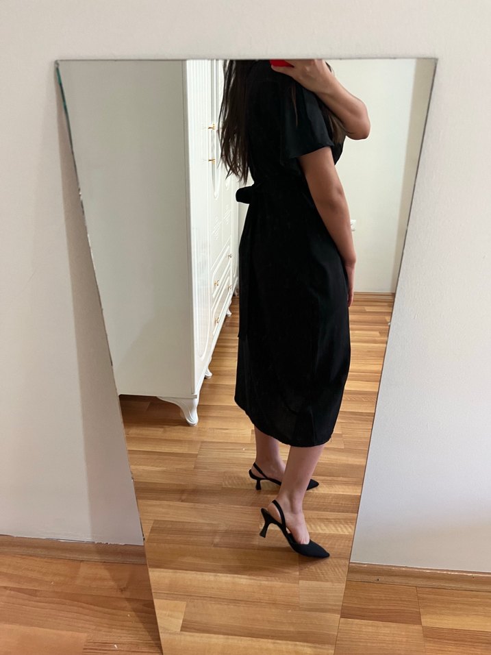 Siyah V Yaka Drapeli Midi Elbise - Görsel 3