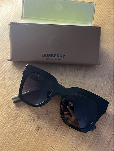 Orjinal Burberry güneş gözlüğü