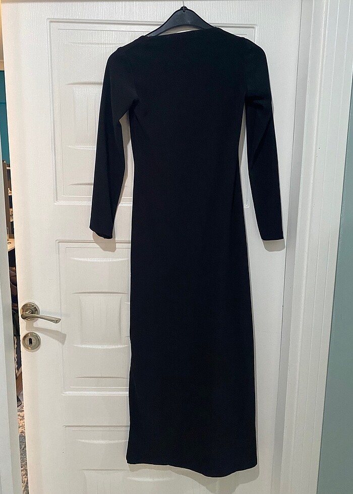 Siyah kare yaka uzun kollu elbise - Görsel 3