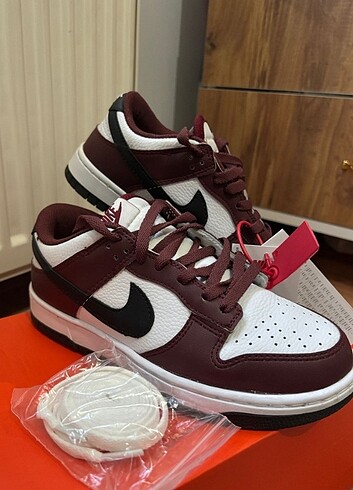 36 Beden bordo Renk NIKE AYAKKABI BORDO