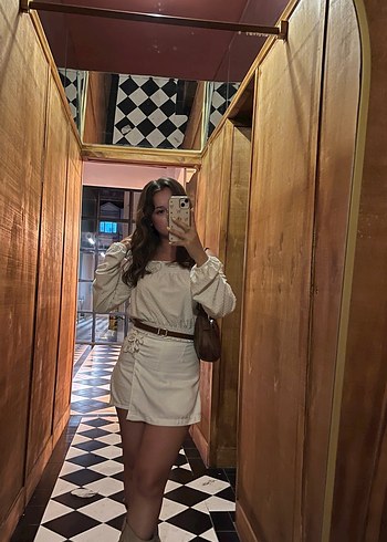 Uzun Kollu Beyaz Fırfırlı Bluz - Görsel 4