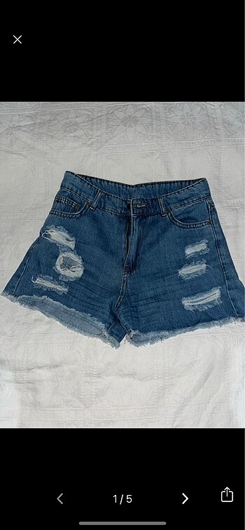 Denim yırtık kot şort