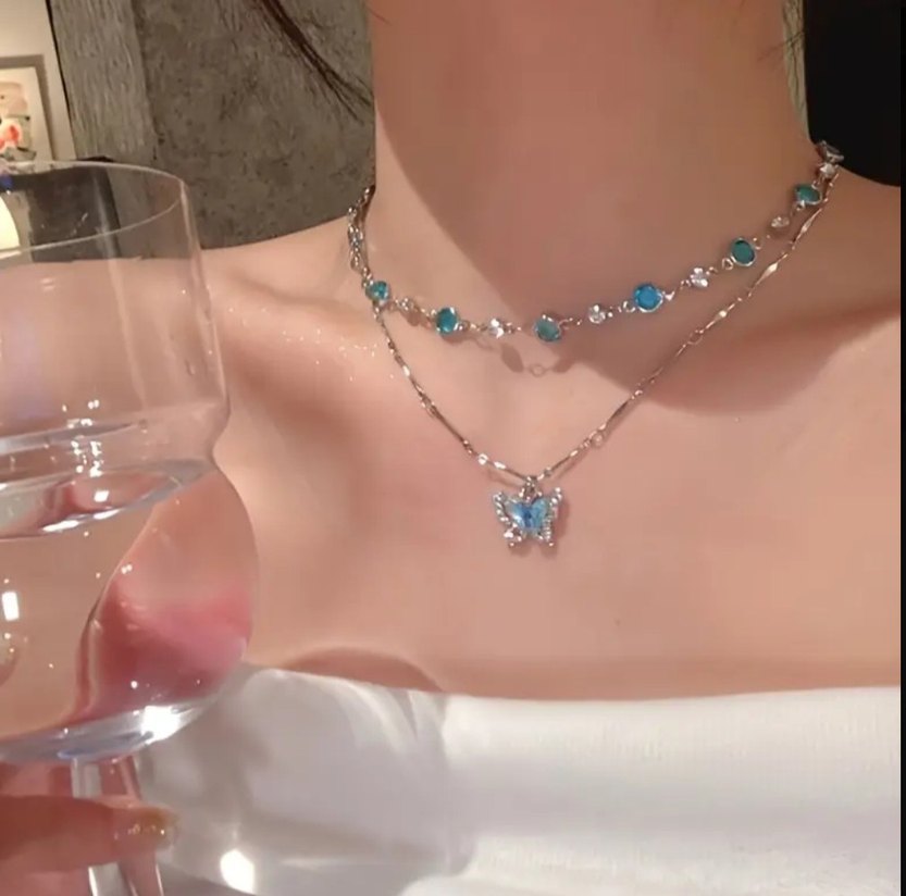 Mavi İşlemeli Pul Detaylı Midi Kolye - Görsel 4