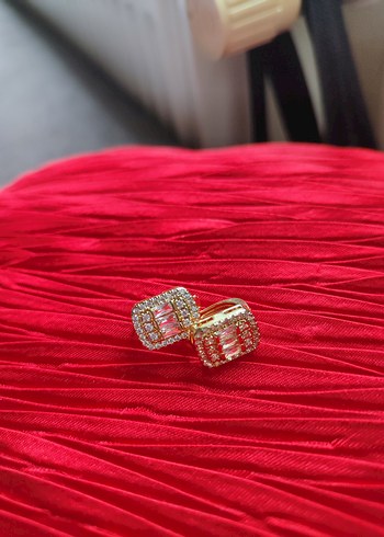 Altın Renkli Mini Taşlı Küpe - Görsel 2