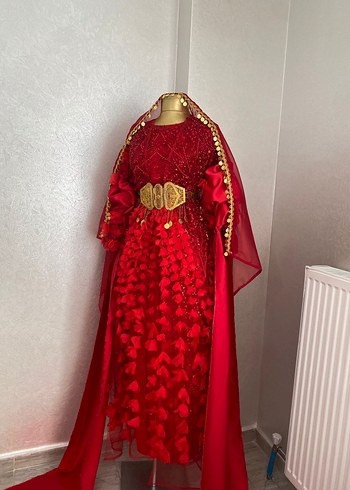 Diğer Drapeli Nakışlı Uzun Kırmızı Kadın Kına Elbisesi