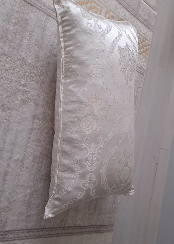 İşlemeli Beyaz Parlak Yastık 6 tane kılıf yastik