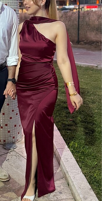 l Beden Bordo yırtmaç detaylı abiye elbise
