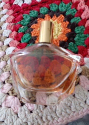 Avon Kadın Parfümü Şişesi