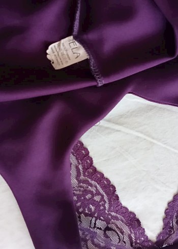 Dantel Detaylı Mor V Yaka Midi Elbise - Görsel 4