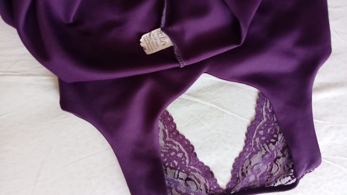 Dantel Detaylı Mor V Yaka Midi Elbise - Görsel 4