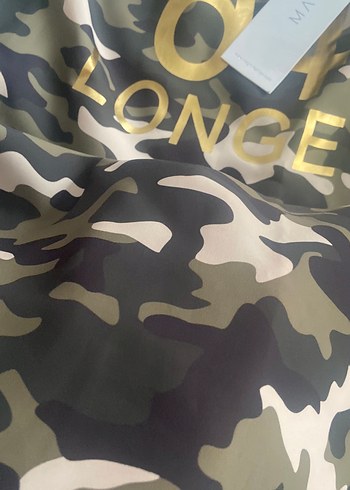 Kamuflaj Desenli Kadın Salaş saten tişört - Görsel 2