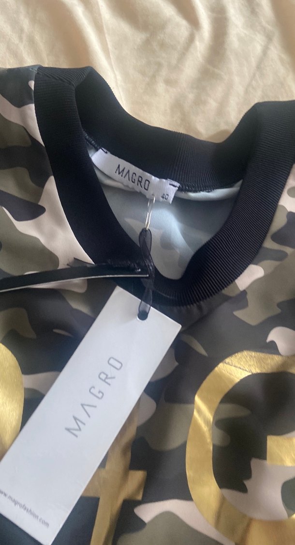 Kamuflaj Desenli Kadın Salaş saten tişört - Görsel 3