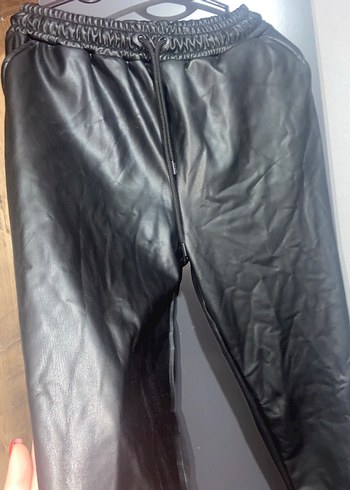 Kadın Parlak Siyah Deri Mini Pantolon - Görsel 2