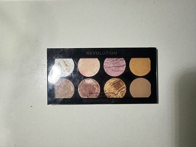 Revolutıon blush palette (far ve allık paleti )