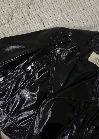 Parlak Siyah Deri Ceket Stradivarius - Görsel 4