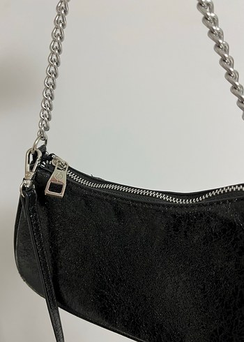 Zincir Detaylı Siyah Yılan Derisi Desenli Deri Çanta - Görsel 4