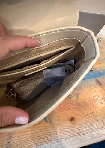  Beden ten rengi Renk ZARA Bej Deri Tokalı Kadın Çanta